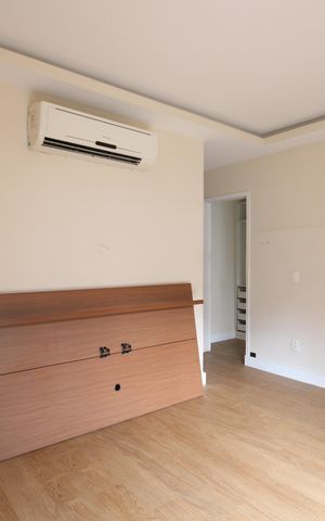 Casa de condomínio para alugar com 350m², 4 quartos e 2 vagasSuíte