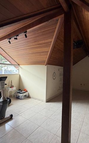 Casa de condomínio para alugar com 350m², 4 quartos e 2 vagas Casa de condomínio para alugar com 350m², 4 quartos e 2 vagasSótão