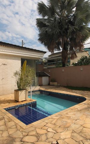 Casa de condomínio para alugar com 350m², 4 quartos e 2 vagasQuintal