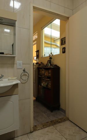 Casa à venda com 177m², 3 quartos e 3 vagasBanheiro 2