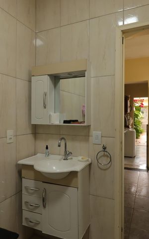 Casa à venda com 177m², 3 quartos e 3 vagasBanheiro 2