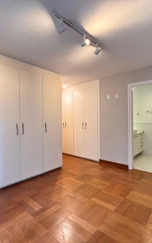 Apartamento à venda com 146m², 3 quartos e 2 vagas Apartamento à venda com 146m², 3 quartos e 2 vagasSuíte