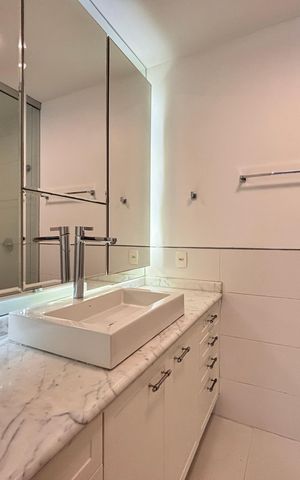 Apartamento à venda com 146m², 3 quartos e 2 vagas Apartamento à venda com 146m², 3 quartos e 2 vagasBanheiro da Suíte