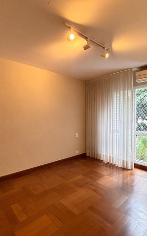 Apartamento à venda com 146m², 3 quartos e 2 vagas Apartamento à venda com 146m², 3 quartos e 2 vagasSuíte