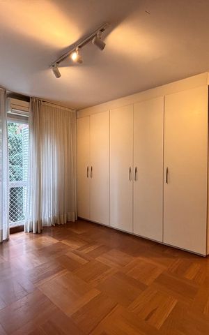 Apartamento à venda com 146m², 3 quartos e 2 vagas Apartamento à venda com 146m², 3 quartos e 2 vagasSuíte