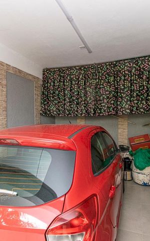 Casa à venda com 122m², 2 quartos e 1 vaga Casa à venda com 122m², 2 quartos e 1 vagaVaranda e garagem