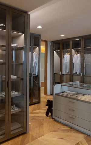 Apartamento à venda com 588m², 4 quartos e 6 vagas Apartamento à venda com 588m², 4 quartos e 6 vagasCloset