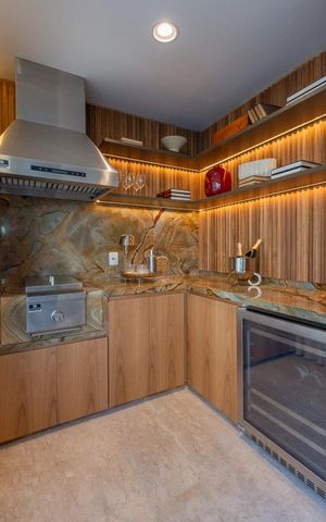 Apartamento à venda com 588m², 4 quartos e 6 vagas Apartamento à venda com 588m², 4 quartos e 6 vagasCozinha