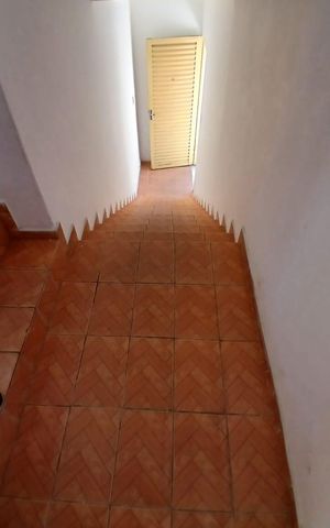 Casa para alugar com 110m², 2 quartos e sem vaga Casa para alugar com 110m², 2 quartos e sem vagaEscada