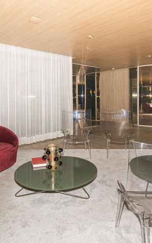 Apartamento à venda com 252m², 4 quartos e 4 vagas Apartamento à venda com 252m², 4 quartos e 4 vagasÁrea comum - Hall Social