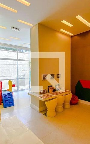 Apartamento à venda com 250m², 5 quartos e 4 vagas Apartamento à venda com 250m², 5 quartos e 4 vagasÁrea comum - Brinquedoteca
