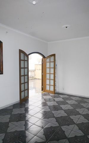 Casa à venda com 366m², 7 quartos e 4 vagas Casa à venda com 366m², 7 quartos e 4 vagasSala 2