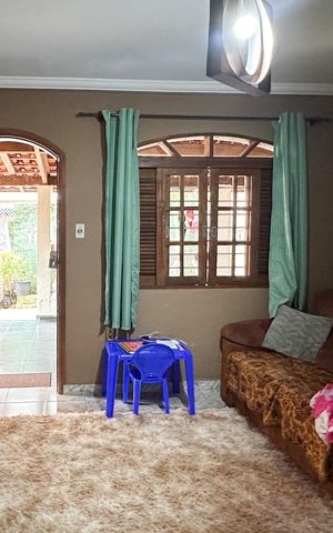 Casa à venda com 174m², 4 quartos e 2 vagas Casa à venda com 174m², 4 quartos e 2 vagasSala