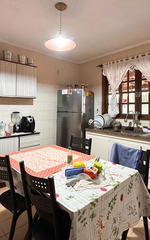 Casa à venda com 174m², 4 quartos e 2 vagas Casa à venda com 174m², 4 quartos e 2 vagasCozinha