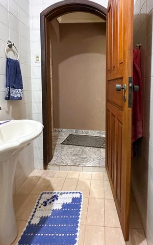 Casa à venda com 174m², 4 quartos e 2 vagas Casa à venda com 174m², 4 quartos e 2 vagasBanheiro Social 2