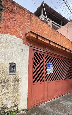 Casa à venda com 174m², 4 quartos e 2 vagas Casa à venda com 174m², 4 quartos e 2 vagasFachada