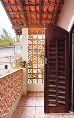 Casa à venda com 174m², 4 quartos e 2 vagas Casa à venda com 174m², 4 quartos e 2 vagasSacada do Quarto 3
