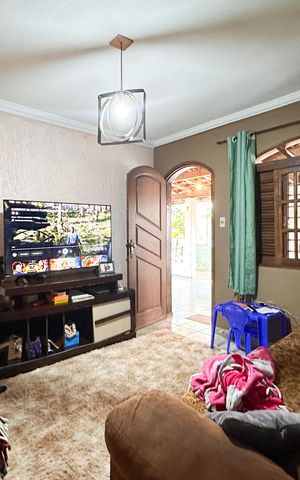 Casa à venda com 174m², 4 quartos e 2 vagas Casa à venda com 174m², 4 quartos e 2 vagasSala