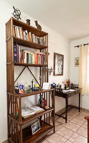 Casa à venda com 174m², 4 quartos e 2 vagas Casa à venda com 174m², 4 quartos e 2 vagasAcesso aos Quartos