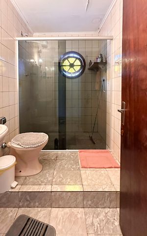 Casa à venda com 174m², 4 quartos e 2 vagas Casa à venda com 174m², 4 quartos e 2 vagasBanheiro Social