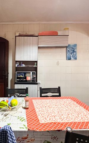 Casa à venda com 174m², 4 quartos e 2 vagas Casa à venda com 174m², 4 quartos e 2 vagasCozinha