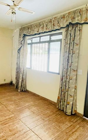 Casa para alugar com 380m², 3 quartos e 8 vagas Casa para alugar com 380m², 3 quartos e 8 vagasSala