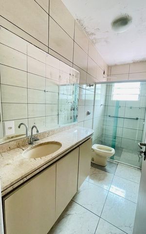 Casa para alugar com 380m², 3 quartos e 8 vagas Casa para alugar com 380m², 3 quartos e 8 vagasBanheiro