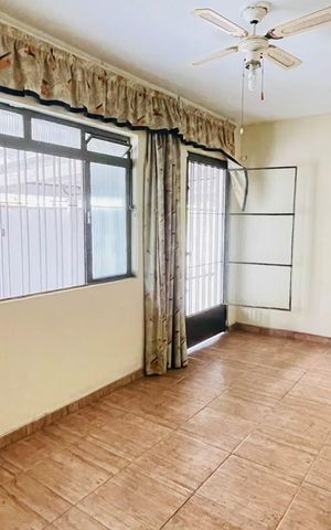 Casa para alugar com 380m², 3 quartos e 8 vagas Casa para alugar com 380m², 3 quartos e 8 vagasSala