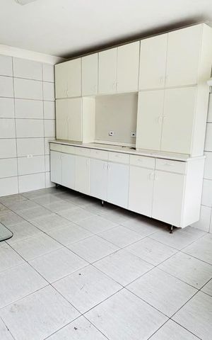 Casa para alugar com 380m², 3 quartos e 8 vagas Casa para alugar com 380m², 3 quartos e 8 vagasCozinha