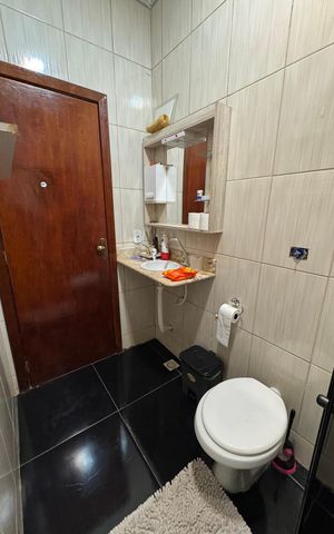 Casa à venda com 250m², 3 quartos e 4 vagas Casa à venda com 250m², 3 quartos e 4 vagasBanheiro da Suíte