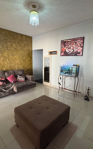 Casa à venda com 250m², 3 quartos e 4 vagas Casa à venda com 250m², 3 quartos e 4 vagasSala