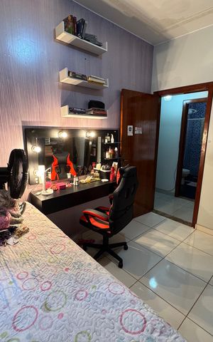 Casa à venda com 250m², 3 quartos e 4 vagas Casa à venda com 250m², 3 quartos e 4 vagasQuarto 2