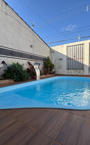 Casa à venda com 250m², 3 quartos e 4 vagas Casa à venda com 250m², 3 quartos e 4 vagasÁrea comum - Piscina