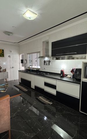 Casa à venda com 250m², 3 quartos e 4 vagas Casa à venda com 250m², 3 quartos e 4 vagasCozinha