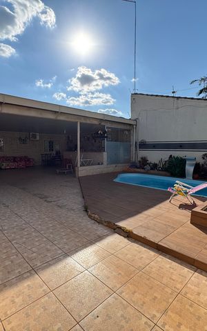Casa à venda com 250m², 3 quartos e 4 vagas Casa à venda com 250m², 3 quartos e 4 vagasQuintal