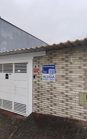 Casa para alugar com 100m², 3 quartos e 3 vagas Casa para alugar com 100m², 3 quartos e 3 vagasFachada