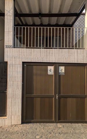 Casa à venda com 150m², 4 quartos e 2 vagas Casa à venda com 150m², 4 quartos e 2 vagasFachada