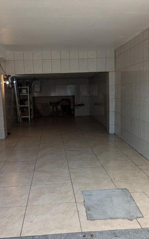 Casa à venda com 150m², 4 quartos e 2 vagas Casa à venda com 150m², 4 quartos e 2 vagasÁrea externa