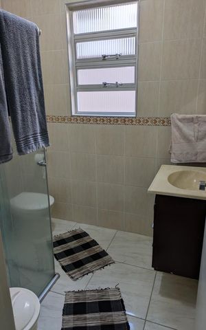 Casa à venda com 150m², 4 quartos e 2 vagas Casa à venda com 150m², 4 quartos e 2 vagasBanheiro