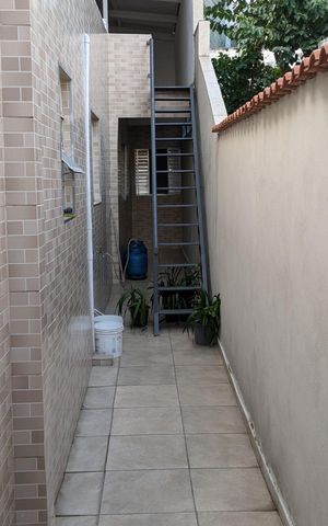 Casa à venda com 150m², 4 quartos e 2 vagas Casa à venda com 150m², 4 quartos e 2 vagasÁrea externa