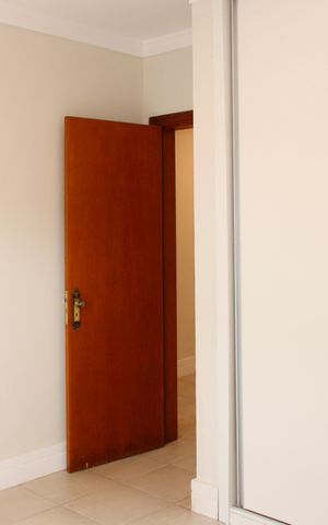 Casa de condomínio para alugar com 320m², 3 quartos e 4 vagasQuarto 2