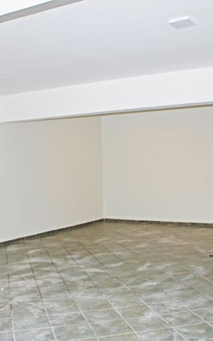Casa de condomínio para alugar com 320m², 3 quartos e 4 vagasGaragem