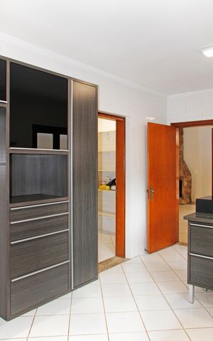 Casa de condomínio para alugar com 320m², 3 quartos e 4 vagasCozinha