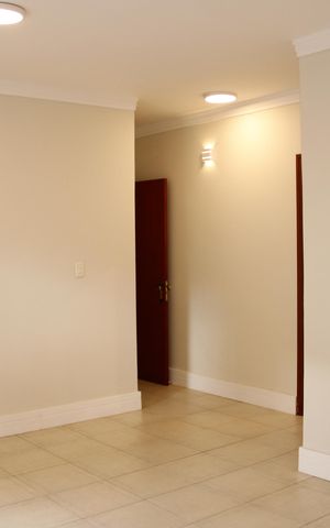 Casa de condomínio para alugar com 320m², 3 quartos e 4 vagasSuíte