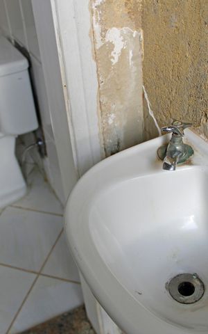 Casa de condomínio para alugar com 320m², 3 quartos e 4 vagasBanheiro Serviço
