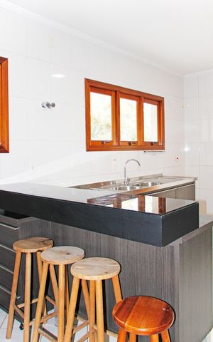 Casa de condomínio para alugar com 320m², 3 quartos e 4 vagasCozinha