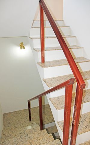 Casa de condomínio para alugar com 320m², 3 quartos e 4 vagasEscada