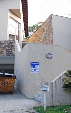 Casa de condomínio para alugar com 320m², 3 quartos e 4 vagasplaquinha