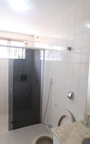 Casa para alugar com 320m², 4 quartos e 4 vagasBanheiro Social