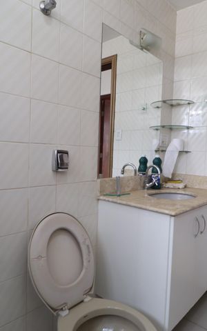 Casa para alugar com 320m², 4 quartos e 4 vagasBanheiro Social